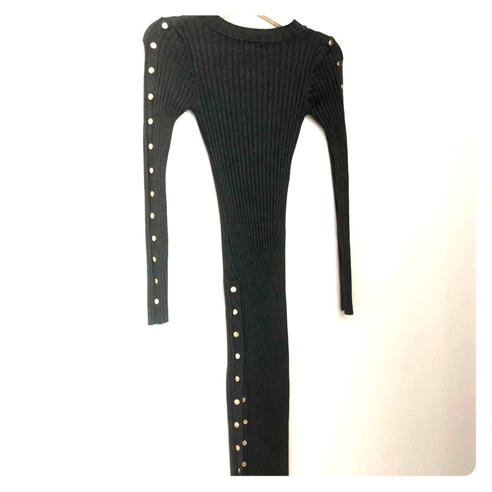 Long rubbed button dress